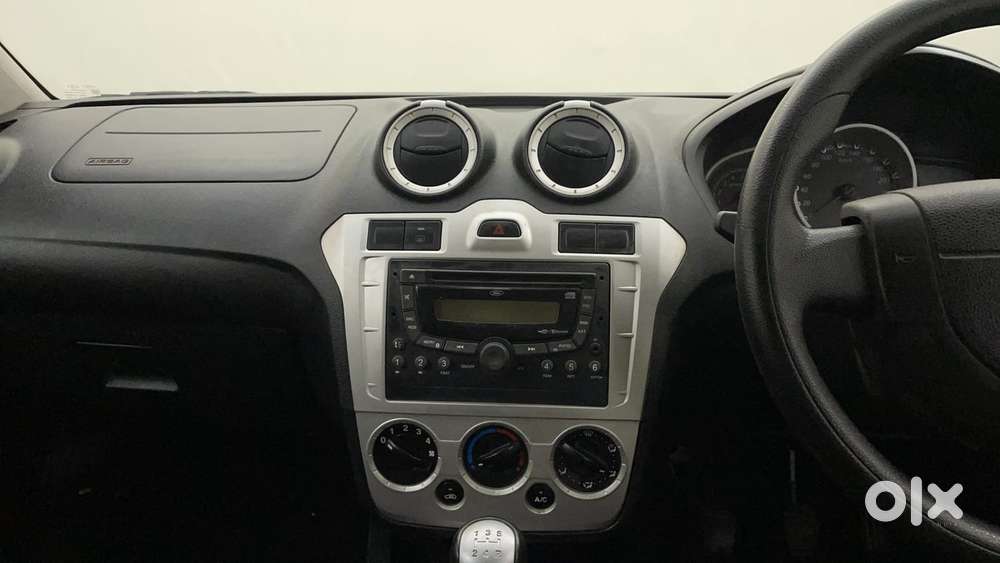 Ford Figo 2010-2012 Petrol Titanium, 2011, Petrol