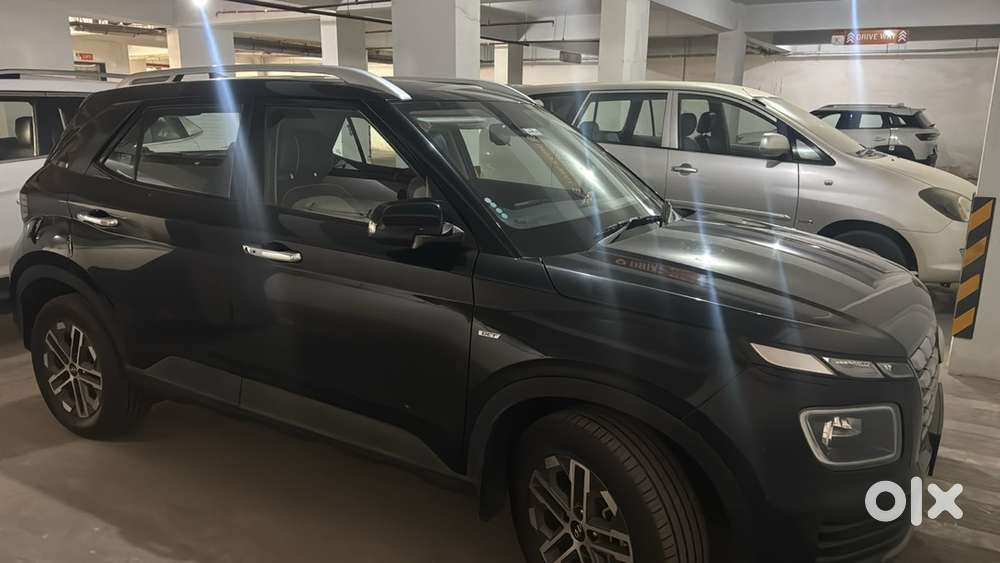 Hyundai Venue 2024 Petrol 3700 Km Driven