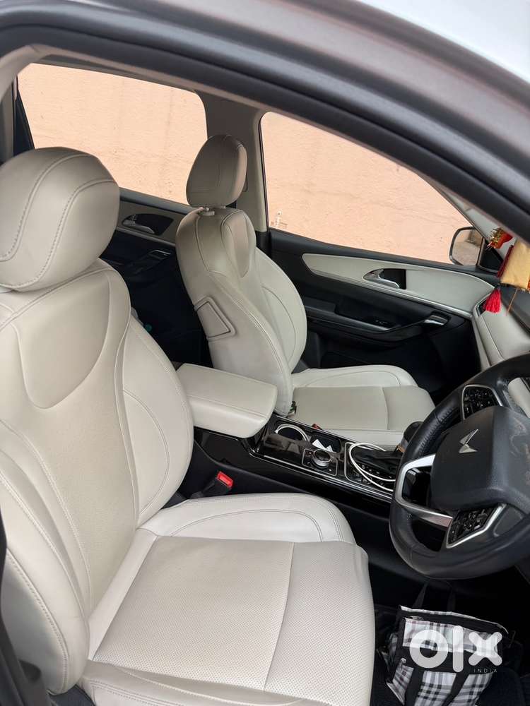 Mahindra Xuv700 Petrol 2023 Model