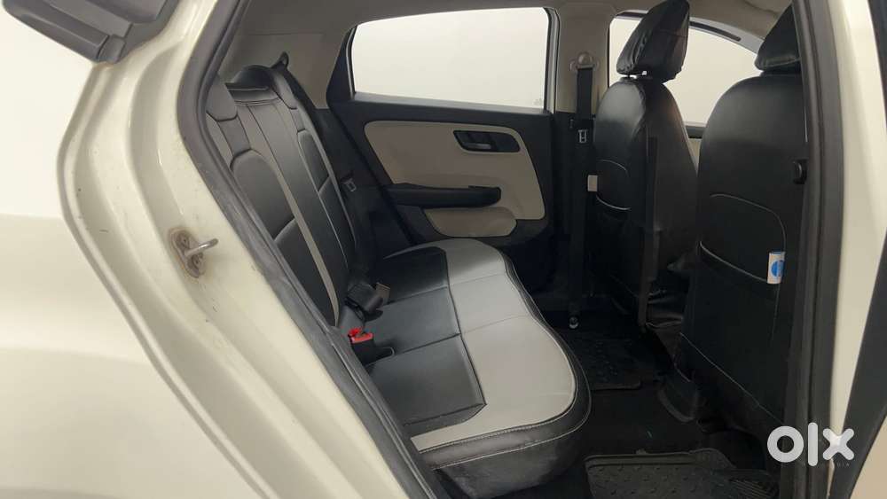 Tata Altroz 1.2 Xm Plus, 2022, Petrol