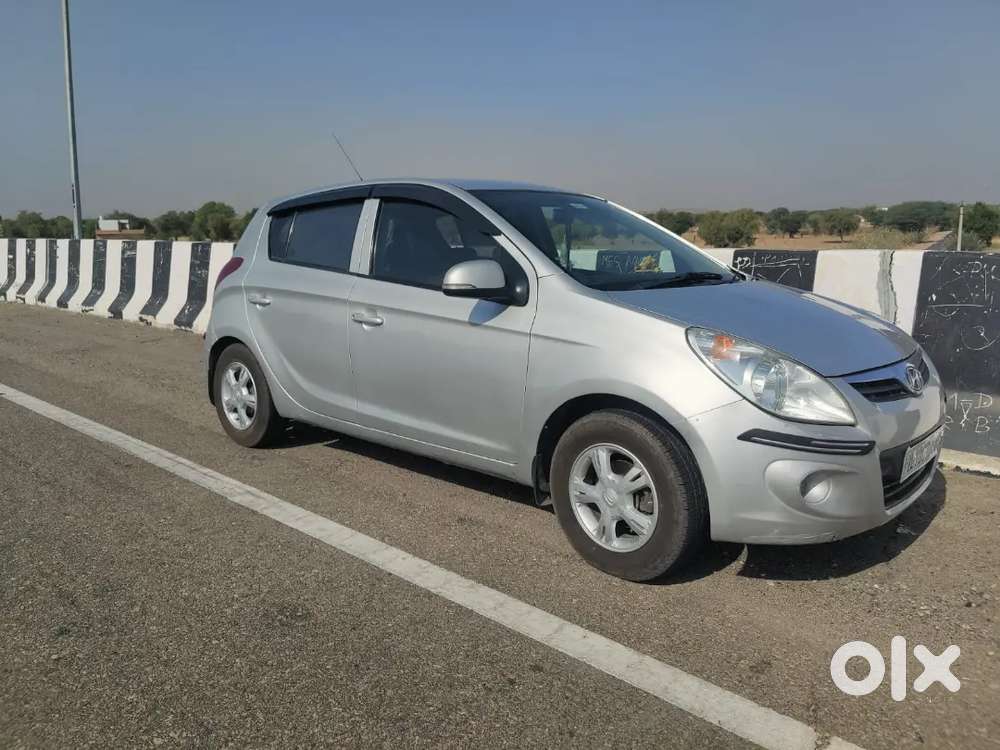 Well Maintained Silver Hyundai I20 Single Hand Uses