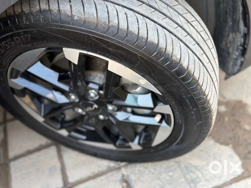 Kia Carens Clavis, 2025, Petrol