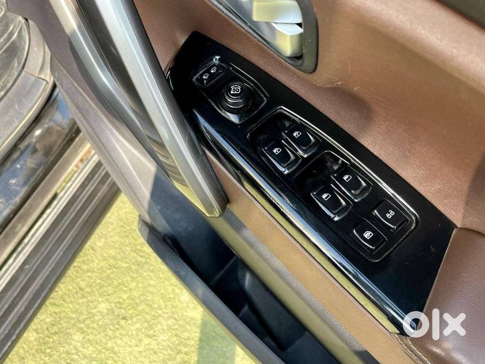 Mahindra Scorpio-n 2.0 Z8 Petrol At 7 Str, 2023, Petrol