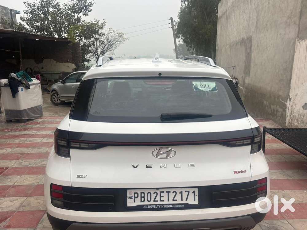 Hyundai Venue 2024 Petrol 32340 Km Driven