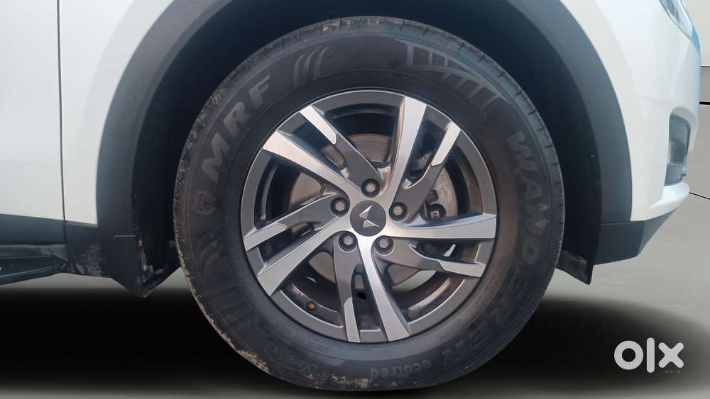 Mahindra Xuv700 2.0 Ax 5 Petrol Mt 7 Str, 2021, Petrol