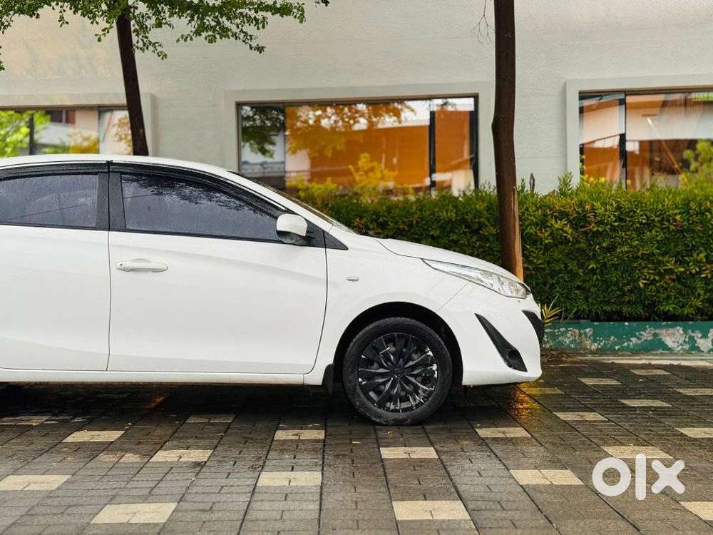 Toyota Yaris J Cvt, 2018, Petrol