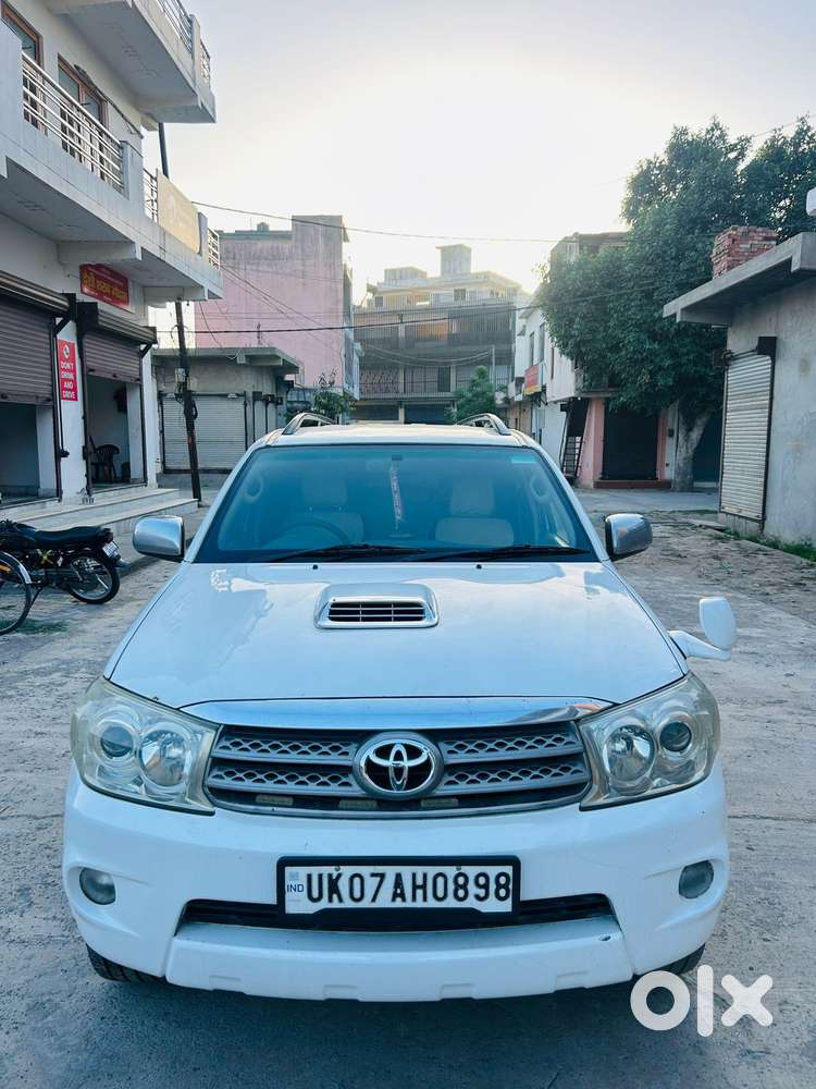 Toyota Fortuner 3.0 4x4 Manual, 2011, Diesel