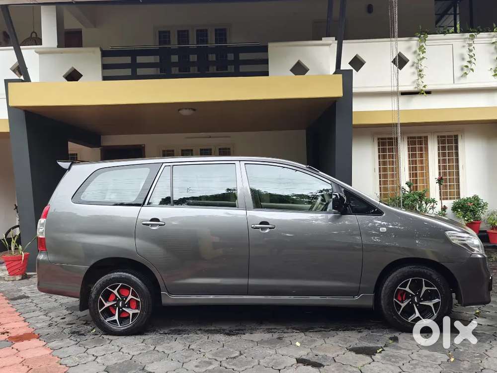 Toyota Innova 2012 Diesel 85000 Km Driven