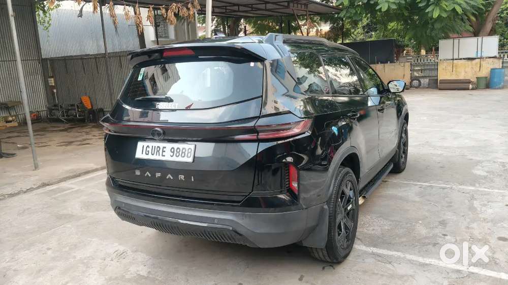 2024 Tata Safari Adventure+ Dark Edition (7-seater)