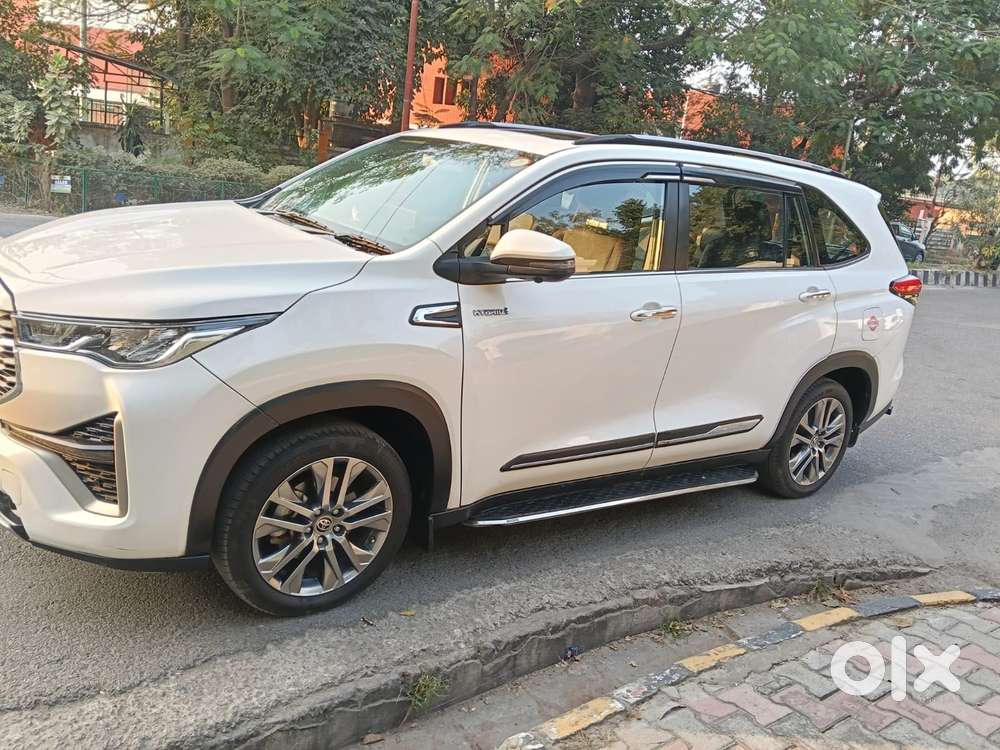 Toyota Innova Hycross 2.0 Zx Hybrid 7 Str, 2023, Cng & Hybrids