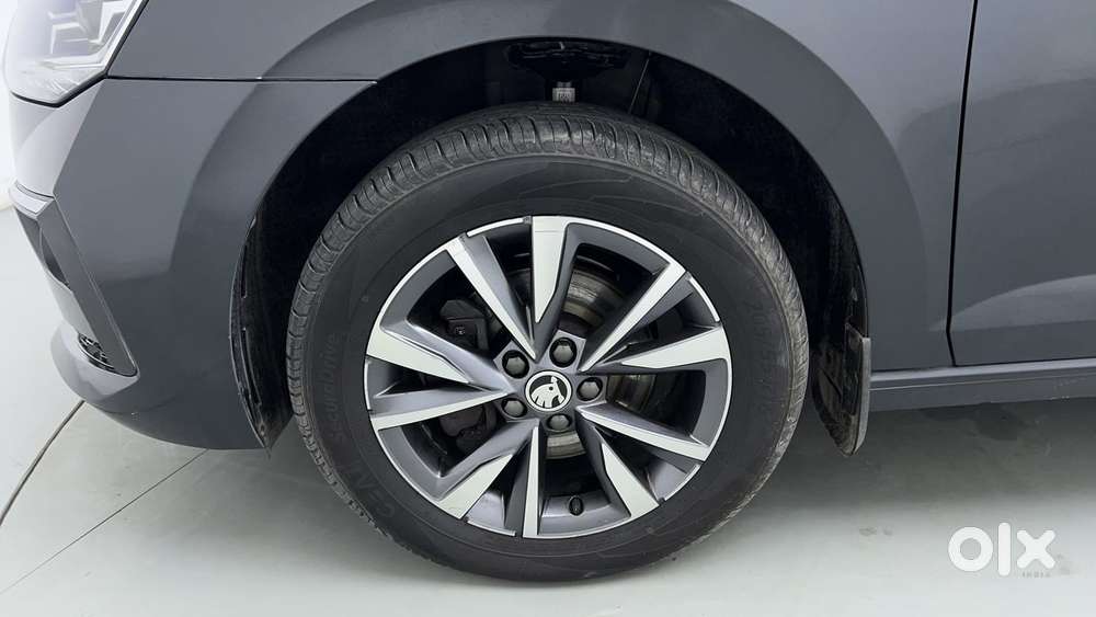 Skoda Slavia Style 1.0l Tsi At, 2023, Petrol