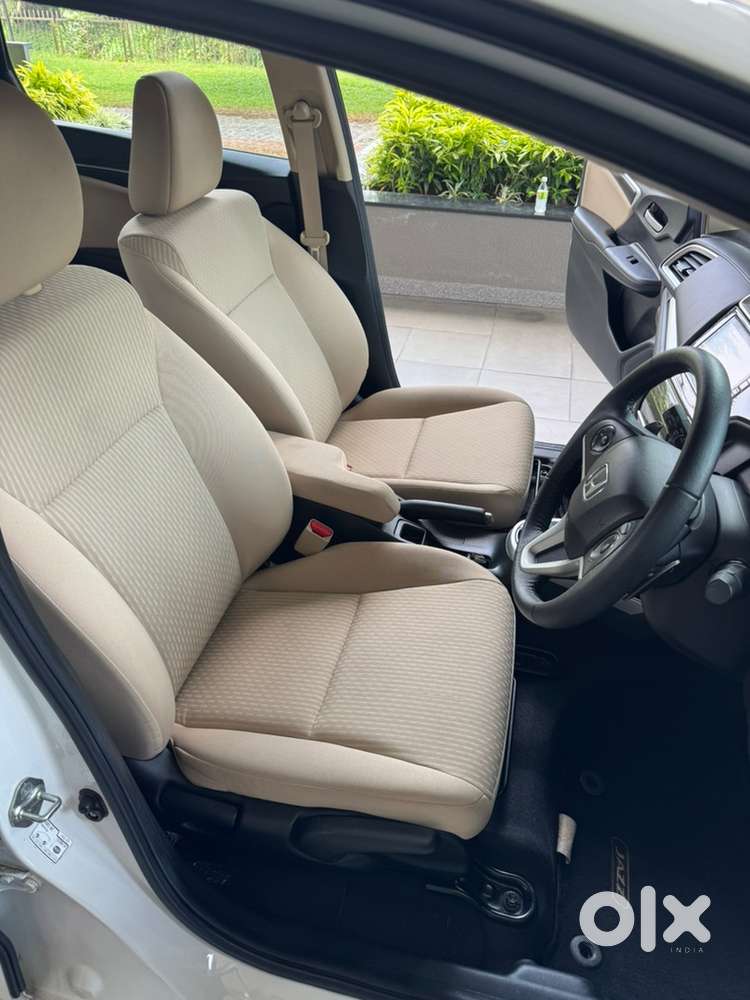 Honda Jazz. Automatic. 5000km. Top Variant.
