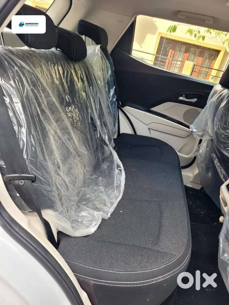 Mahindra Xuv 3xo Ax5 Pm Mt, 2024, Petrol