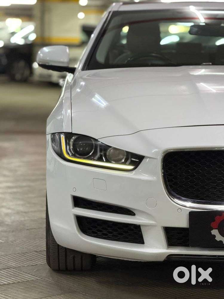 Jaguar Xe Portfolio, 2016, Petrol