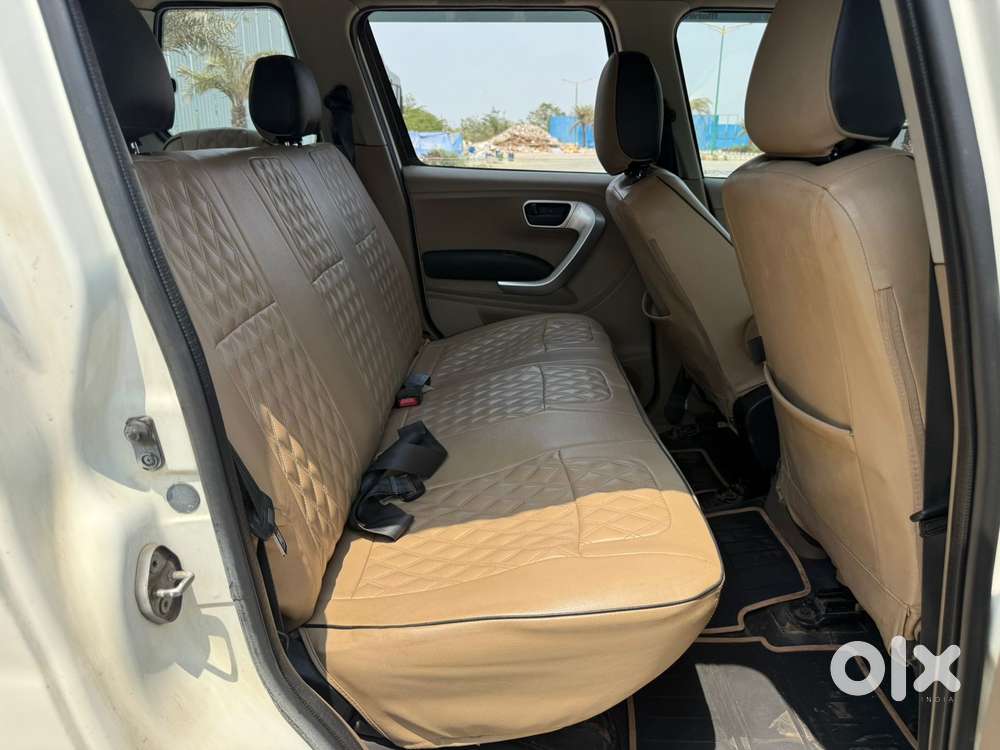Mahindra Tuv 300 T10, 2017, Diesel