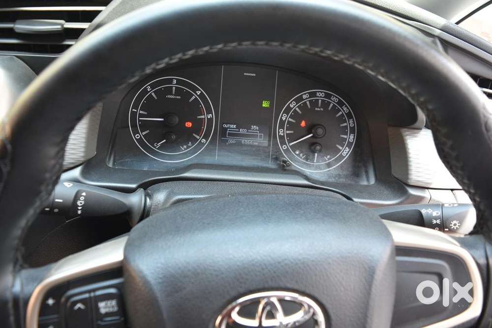 Crysta 2025 Gx 7 Seater  Driven 6000kms