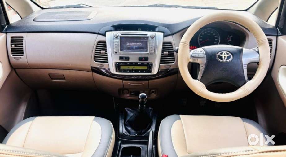 Toyota Innova 2.5 Vx 8 Seater Bs Iv, 2015, Diesel