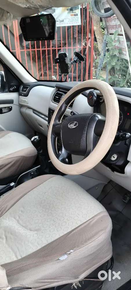 Mahindra Scorpio S6+ 2016