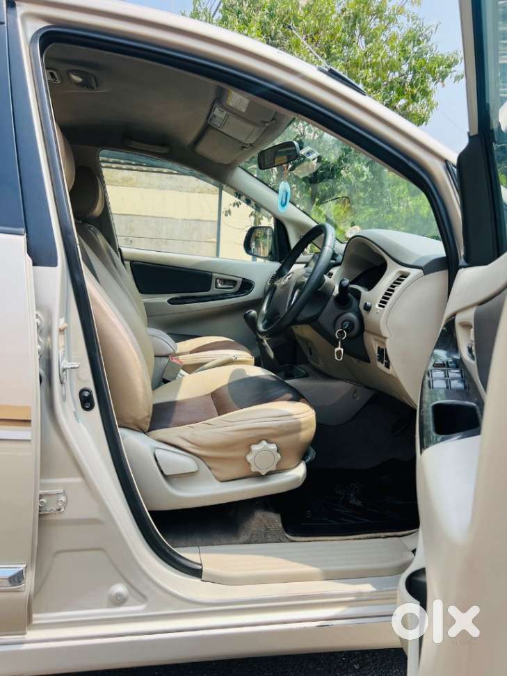 Toyota Innova 2.5 Z Diesel 7 Seater Bs Iv, 2014, Diesel