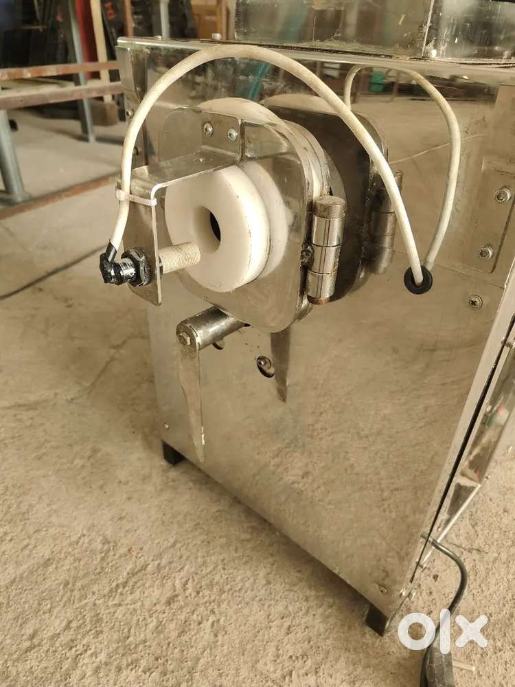 Dough ball cutting machine