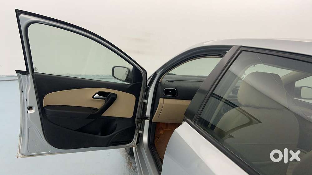 Volkswagen Polo Petrol Highline 1.2l, 2015, Petrol