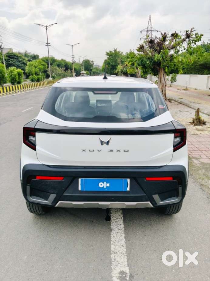 Mahindra Xuv 3xo Ax5l 1.2 Petrol At, 2025