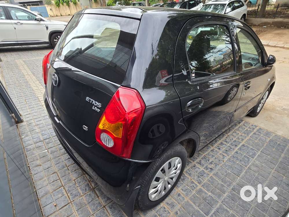 Toyota Etios Liva G, 2011, Petrol