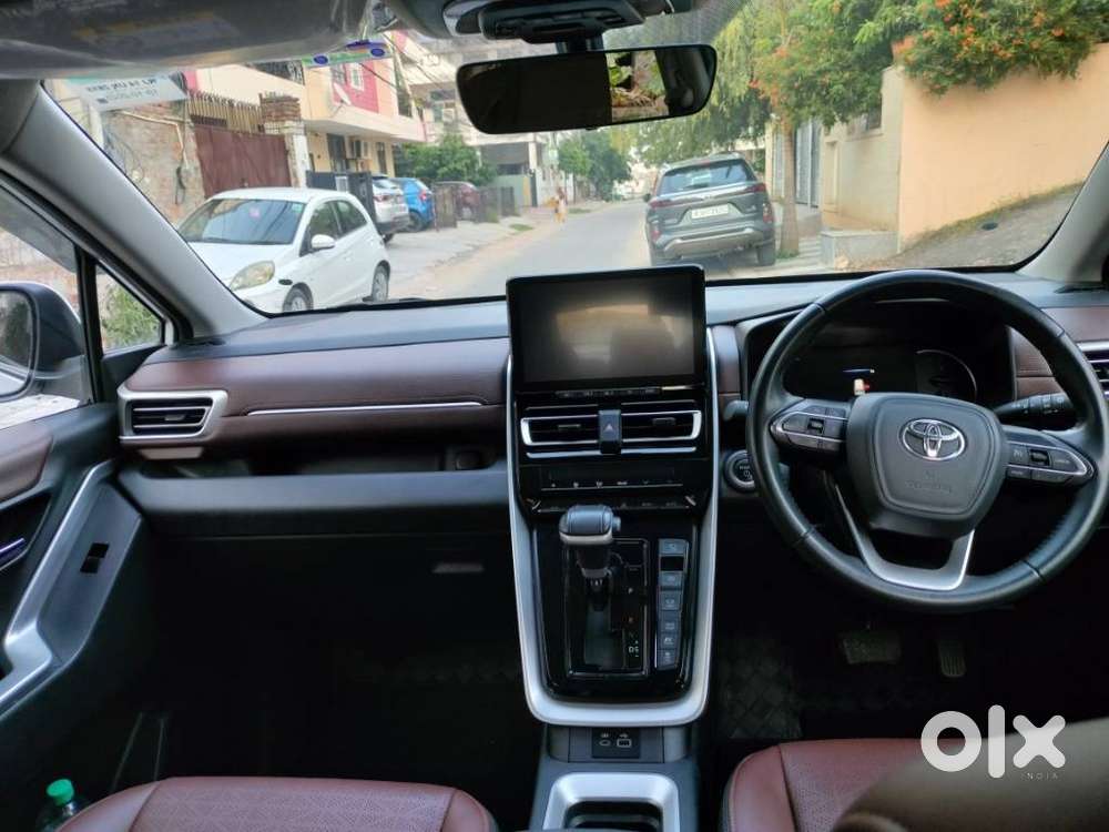 Toyota Innova Hycross 2.0 Vx Hybrid 8 Str, 2025, Petrol