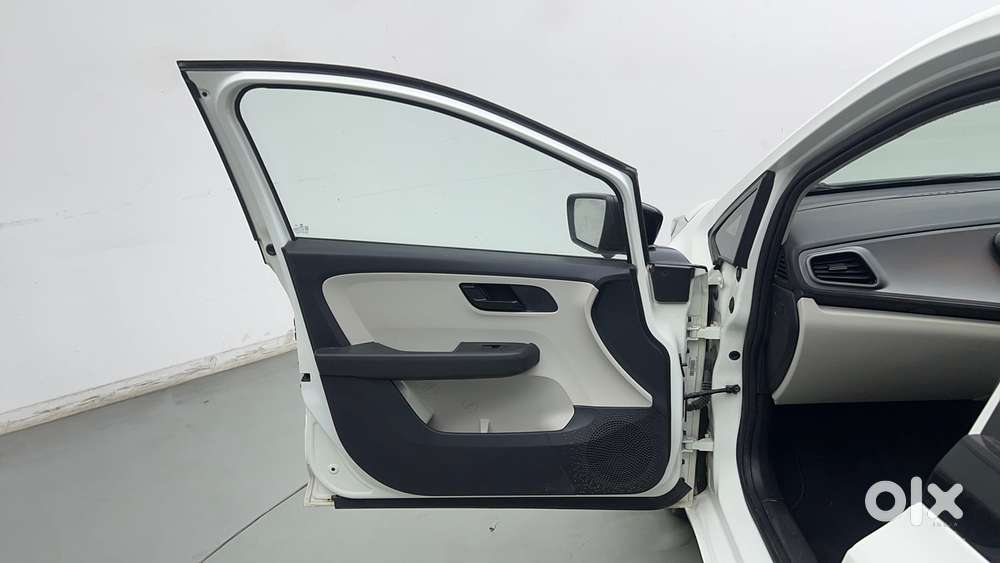 Tata Altroz 1.2 Xe, 2021, Petrol