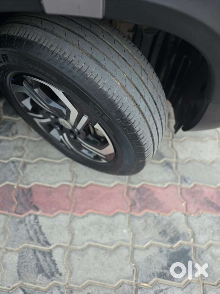 Maruti Suzuki Brezza 1.5 Lxi Smart Hybrid, 2024, Petrol