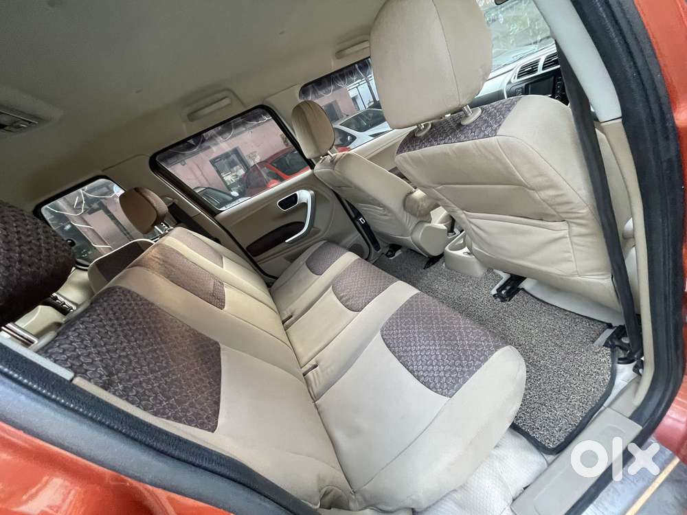 Mahindra Tuv 300 T8 Amt, 2016, Cng & Hybrids