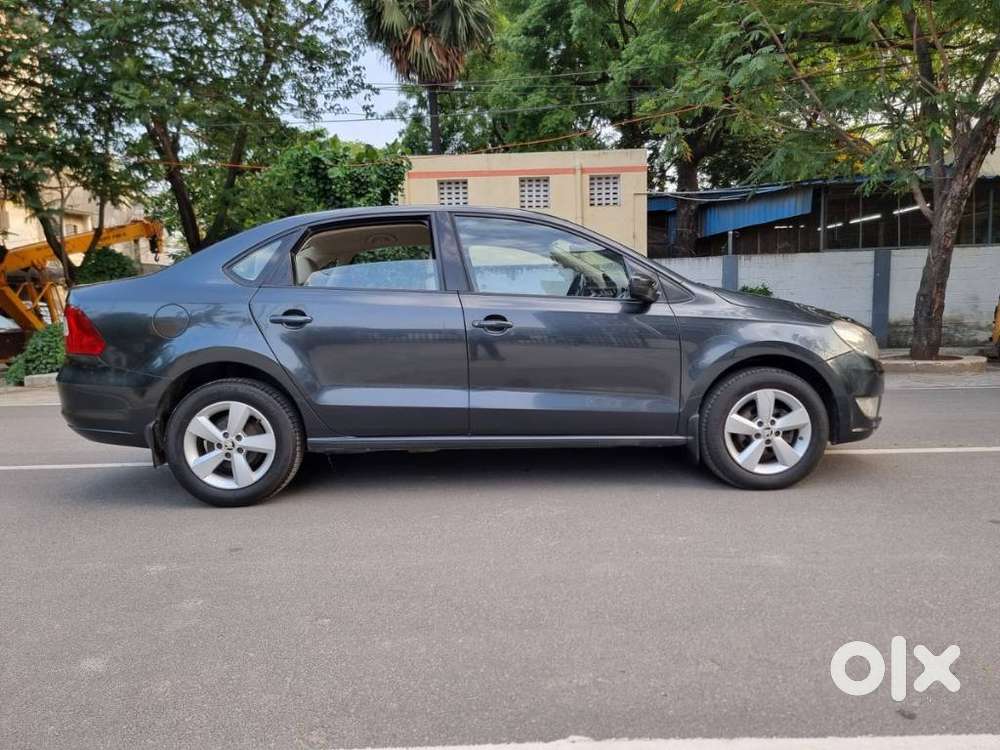 Skoda Rapid [2016-2018] 1.6 Style Plus Mpi At, 2016, Petrol