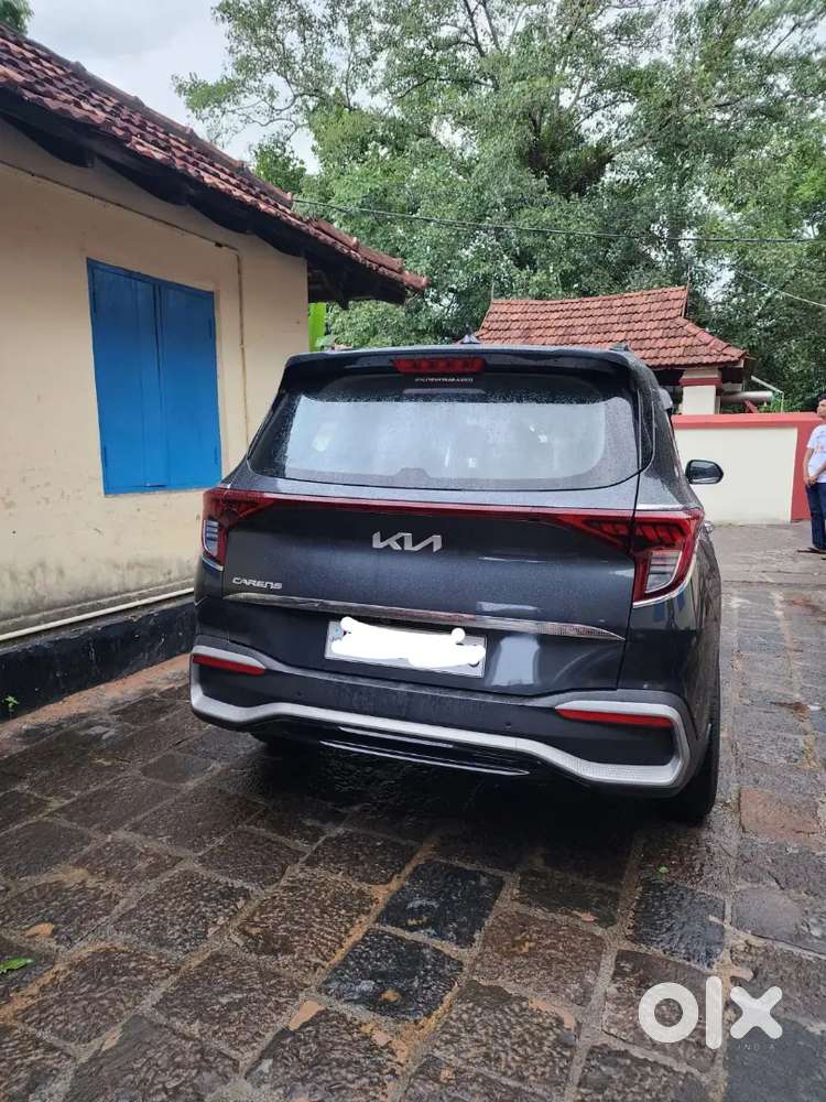Kia Carens 2023 Petrol Well Maintained
