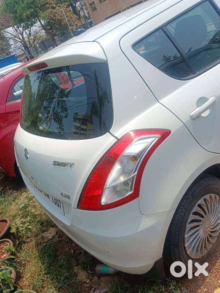 Maruti Suzuki Swift Lxi Optional-o, 2011, Petrol