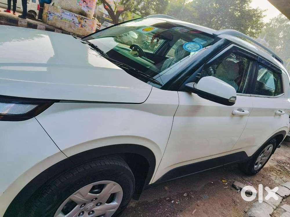 Hyundai Venue 2023 Petrol Well Maintained
