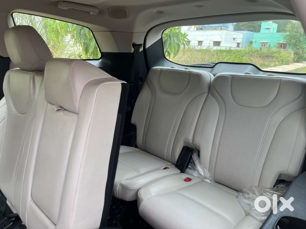Closer To Brand New Mahindra Xuv 700 Automatic Car Available For Sale