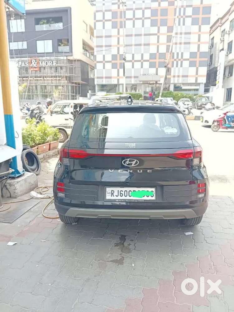 Well Maintained Single Hand Driven,hyundai Venue Mt Petrol 2025