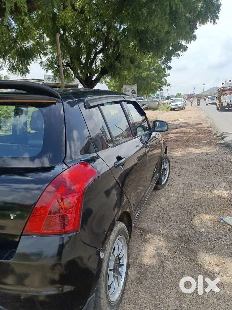 Maruti Suzuki Swift 2011 Diesel 135000 Km Driven