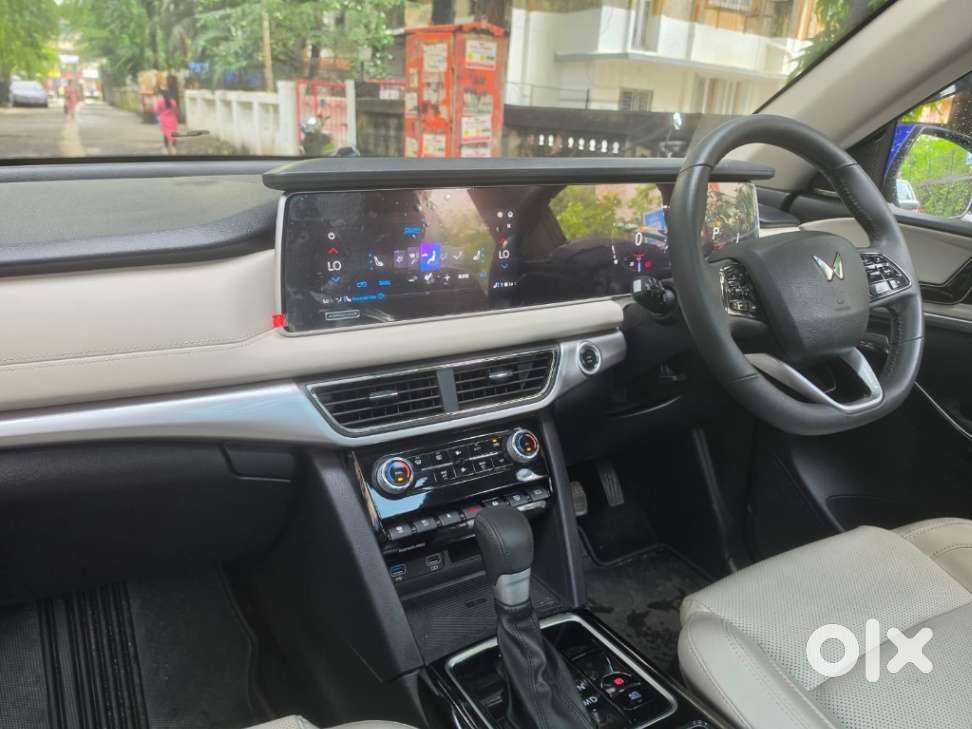 Mahindra Xuv700 2.2 Ax 7 Diesel At Luxury Pack Str, 2025, Diesel