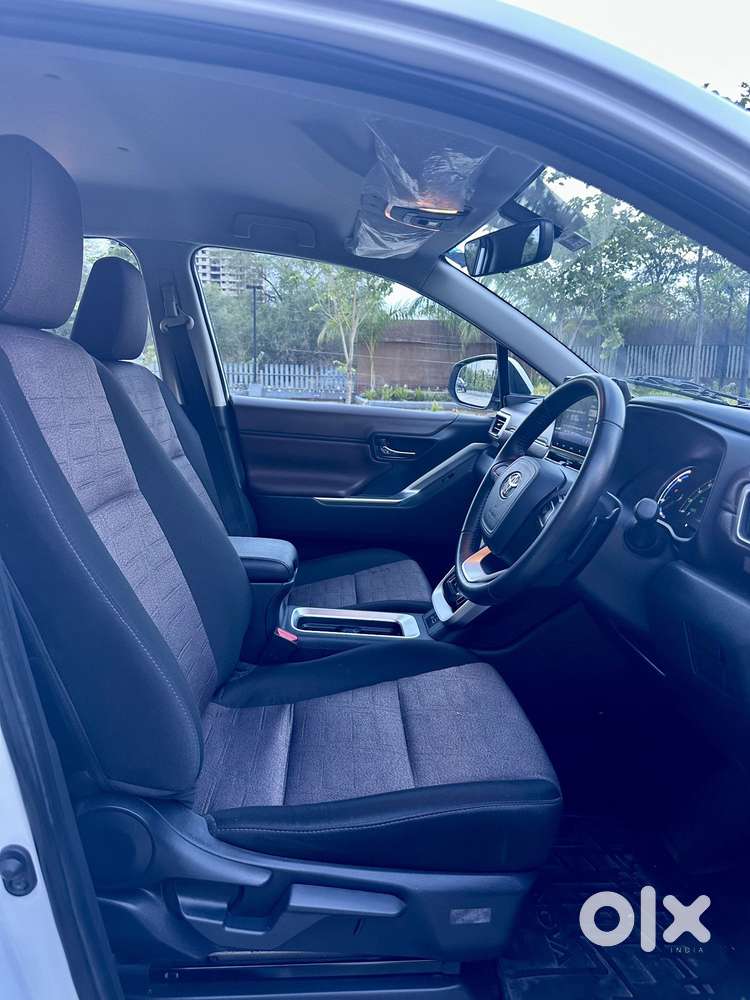 Toyota Innova Hycross 2.0 Vx Hybrid 7 Str, 2024, Petrol