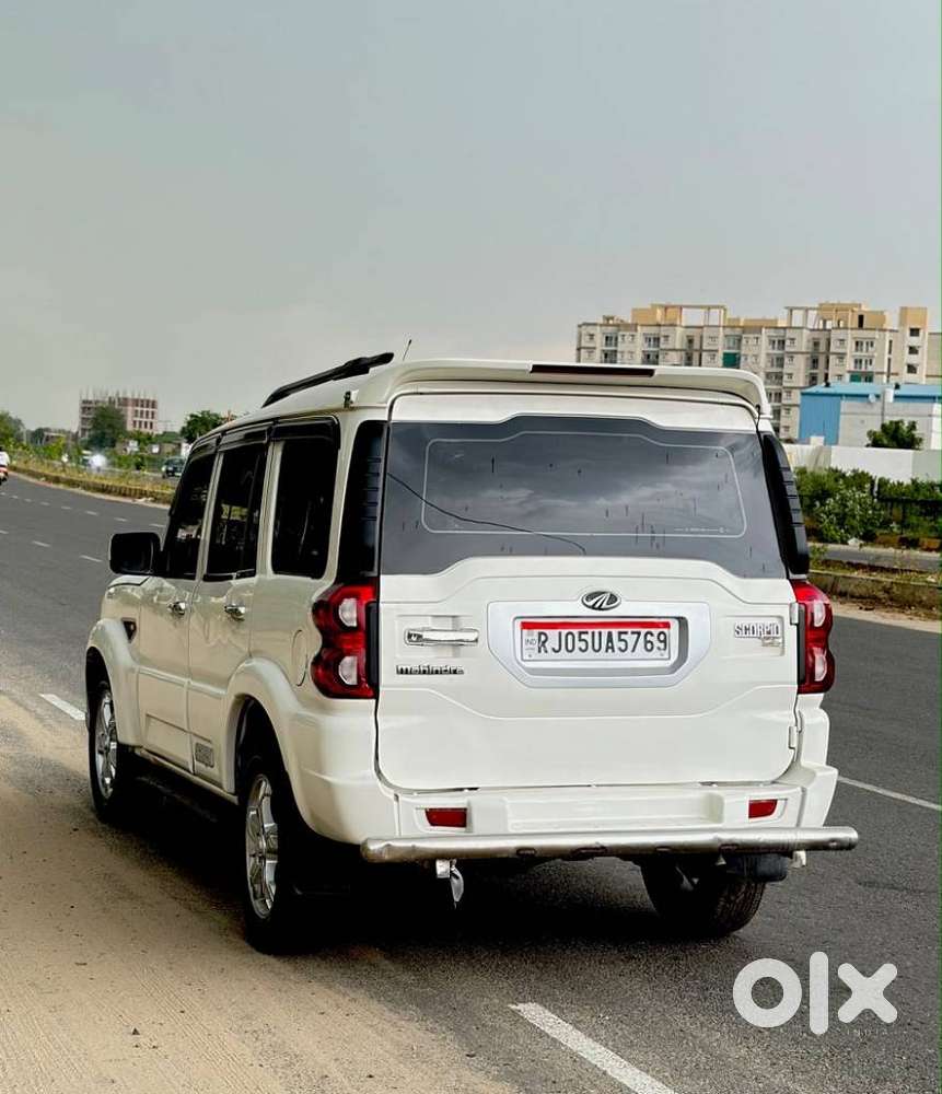 Mahindra Scorpio, 2015