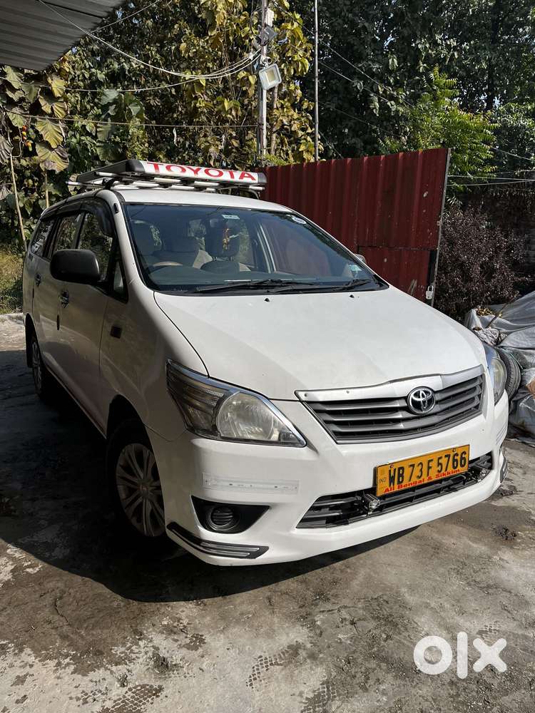Toyota Innova 2.5 G (diesel) 8 Seater Bs Iv, 2015, Diesel
