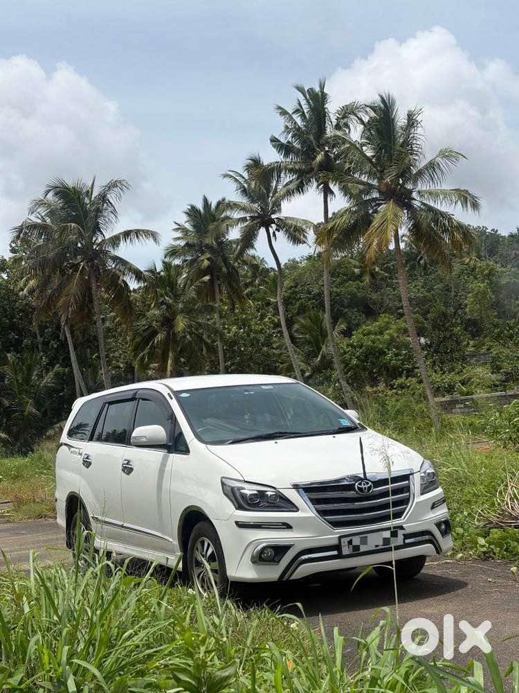 Toyota Innova 2.5 Vx 8 Seater Bs Iv, 2015, Diesel