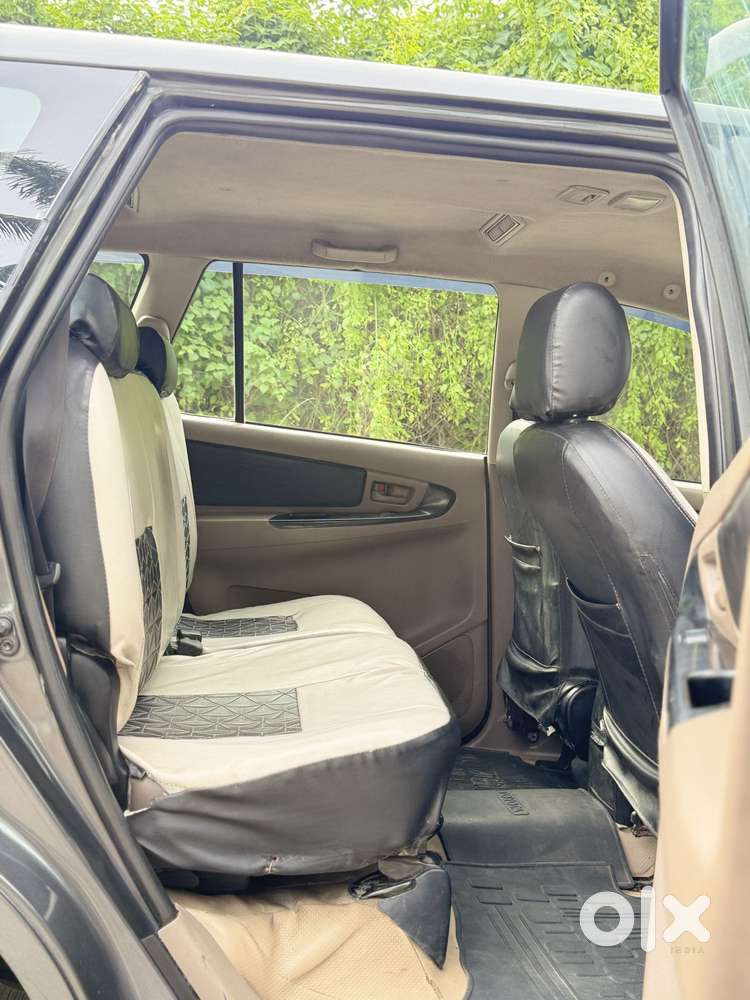 Toyota Innova 2.5 G (diesel) 8 Seater, 2015, Diesel