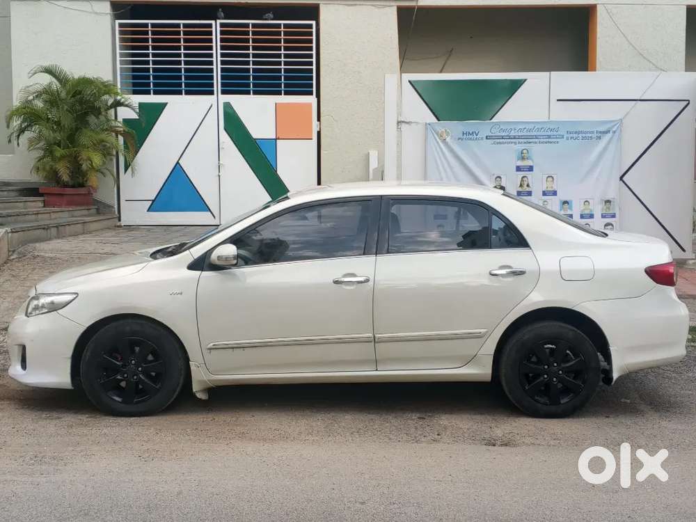 Toyota Corolla Altis 2012