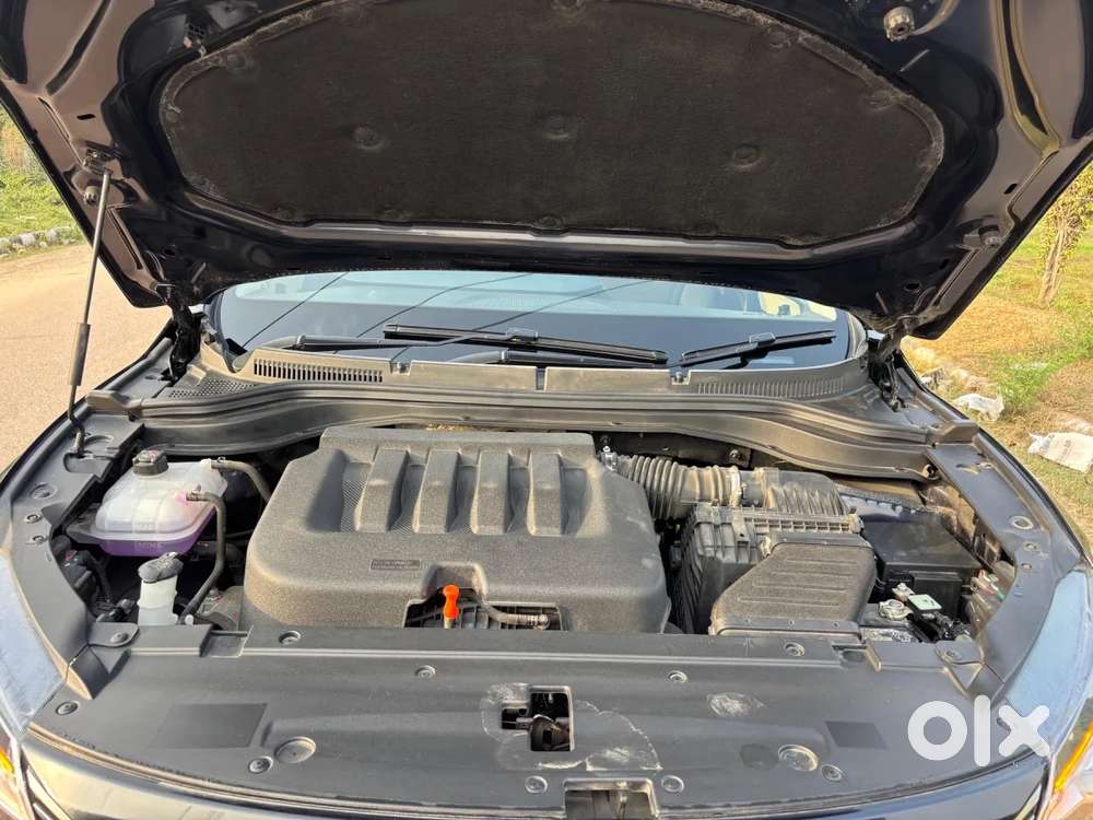 Mahindra Xuv700 2.0 Ax 5 Petrol At Str, 2023, Petrol