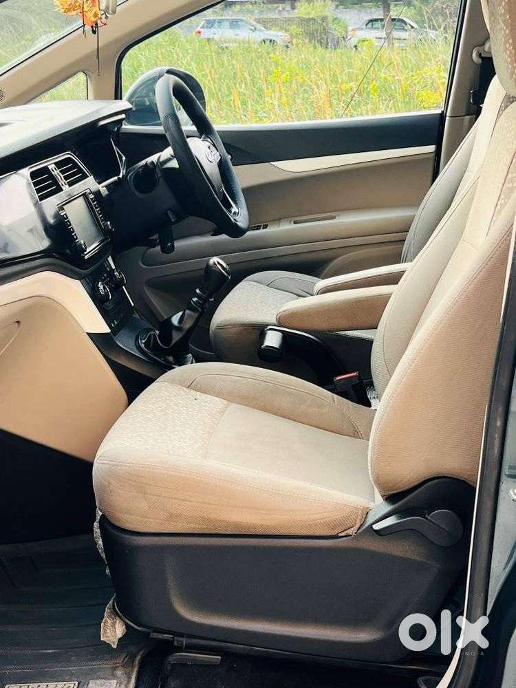 Mahindra Marazzo M6, 2019, Diesel