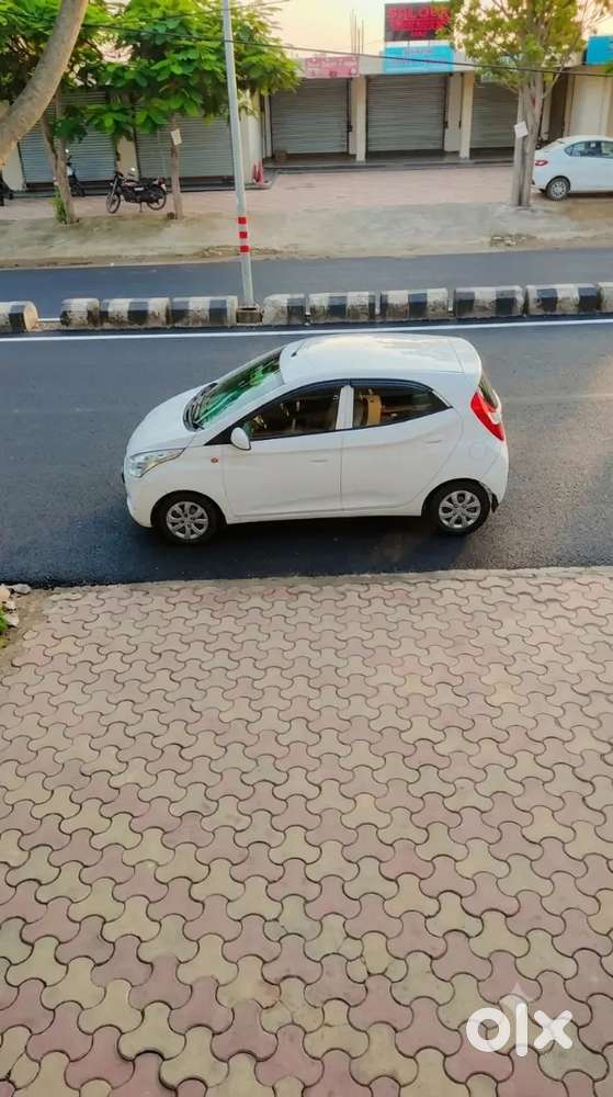 Hyundai Eon Era+ Petrol 2015 Urgent Money Problem