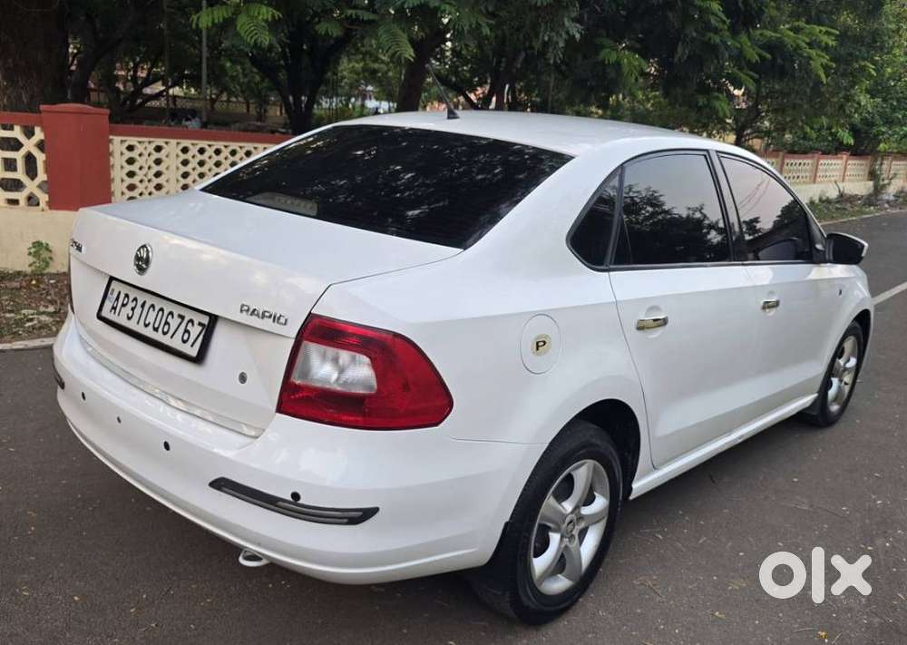 Skoda Rapid 1.6 Mpi Elegance, 2014, Petrol