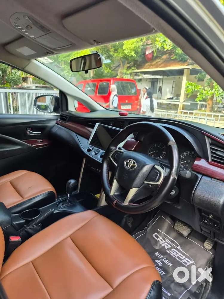 Toyota Innova Crysta 2.8g Amt .single Owner